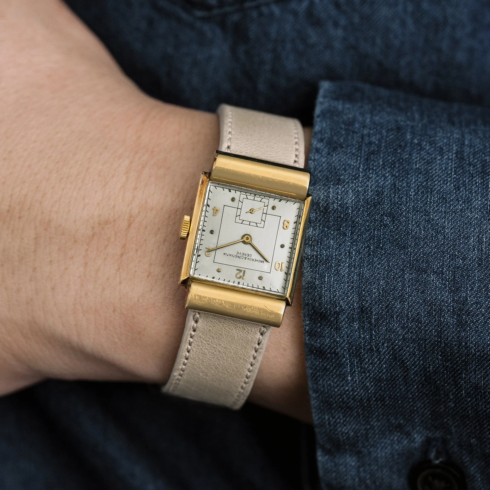 1945 Vacheron Constantin Ref. 4009 With Hooded Lugs