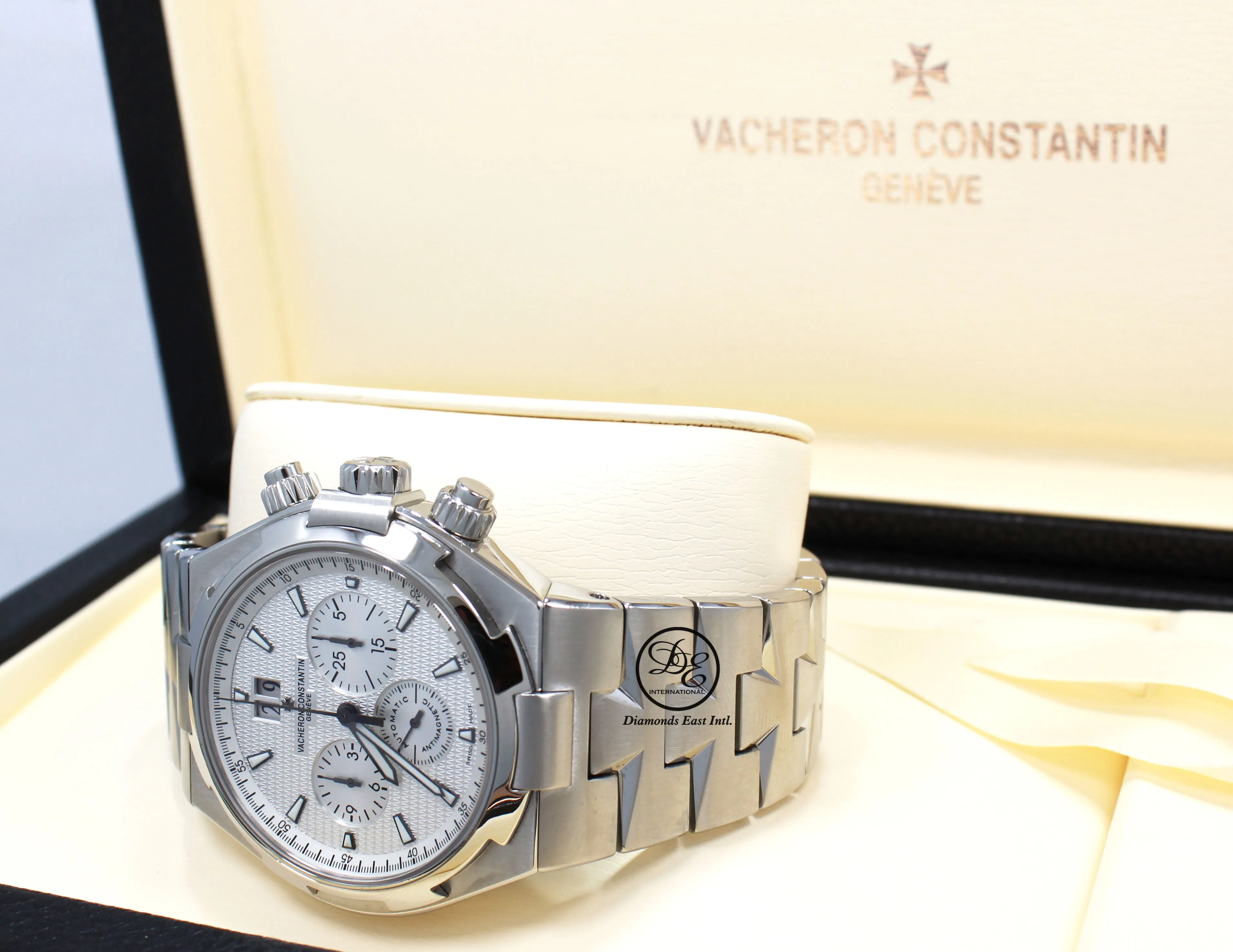 VACHERON CONSTANTIN OVERSEAS 49150/B01A-9095 CHRONOGRAPH WATCH SILVER DIAL